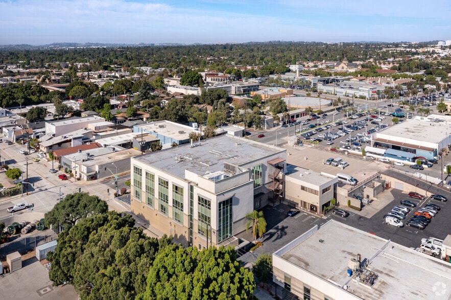 More Photos Of 133 N Altadena Dr, Pasadena Unknown For Lease
