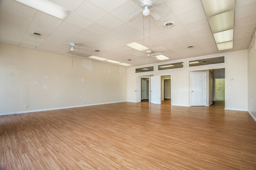 More Photos Of 4223 N Saint Peters Pky, Saint Peters General Retail For Lease