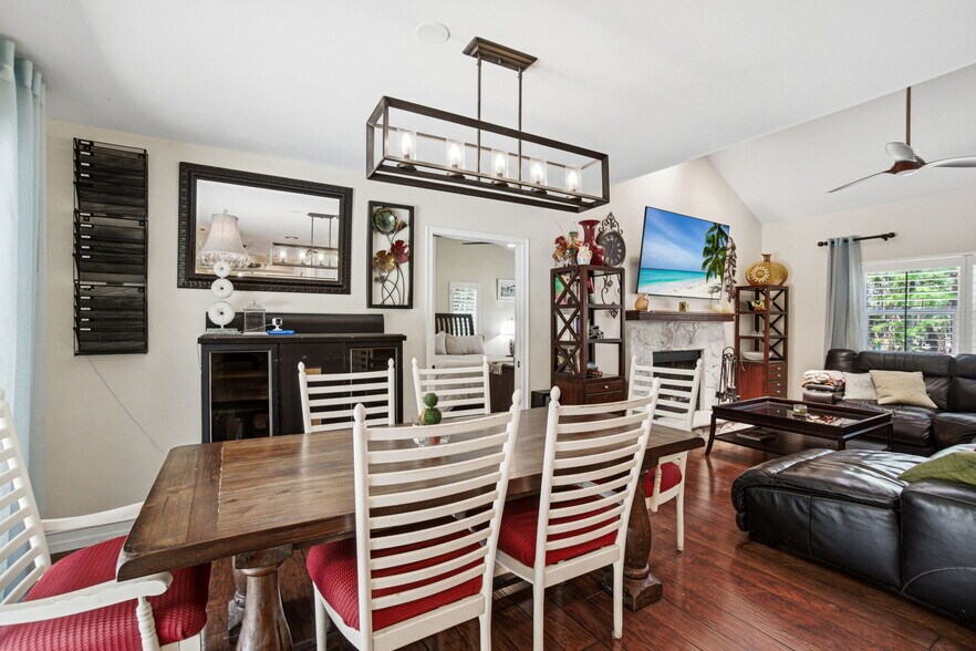 More Photos Of 4120 3rd Ave NW, Naples Apartments For Sale