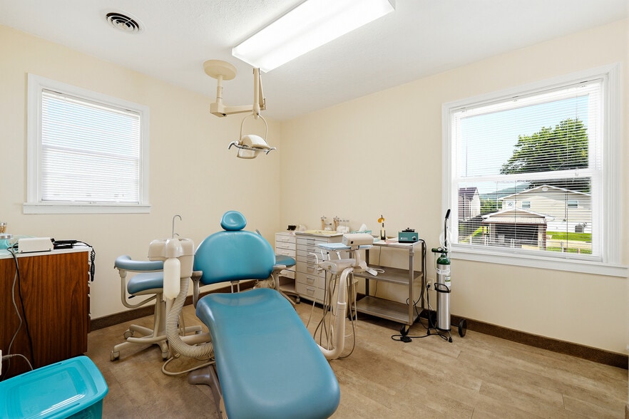 More Photos Of 4910 Maccorkle Ave SW, Charleston Medical For Sale