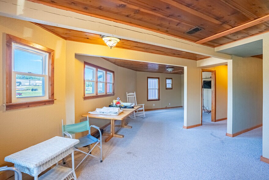 More Photos Of 8 Sunset Hills Ct, Sunrise Beach Storefront For Sale