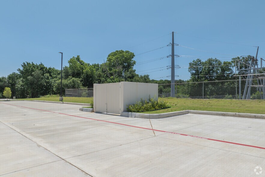 More Photos Of 2250 114th St, Grand Prairie Distribution For Sale