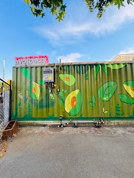 More Photos Of 175 Bay Pl, Oakland Restaurant For Lease