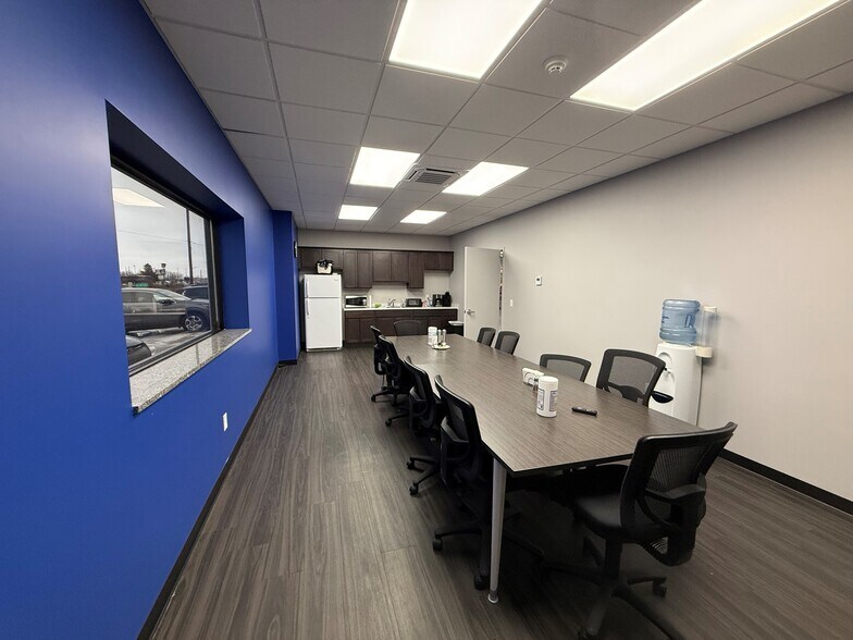 More Photos Of 555 N Line St, Columbia City Manufacturing For Lease