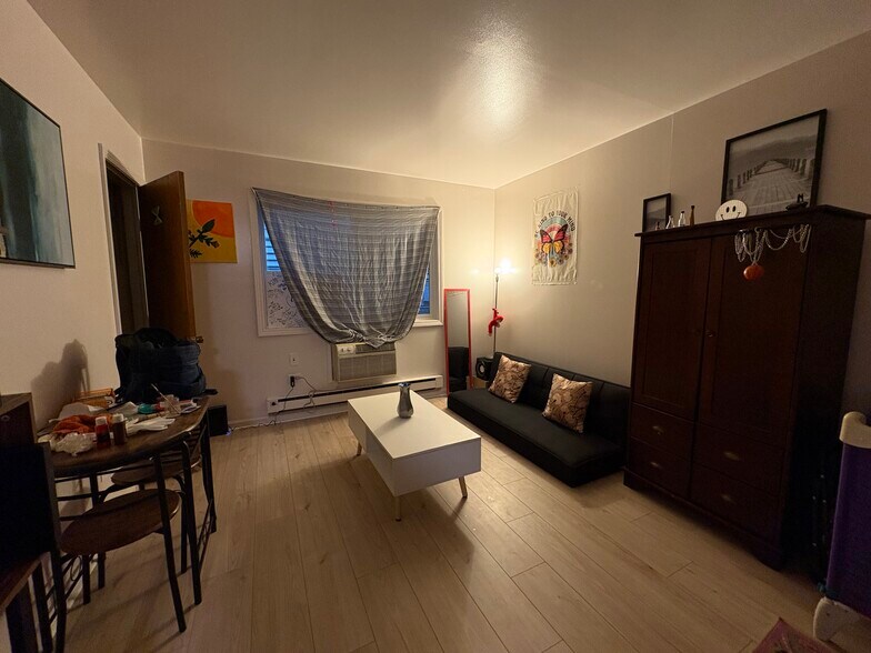 More Photos Of 1766 W Granville Ave, Chicago Apartments For Sale
