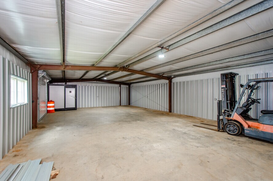More Photos Of 100 Candler St, Villa Rica Flex For Lease