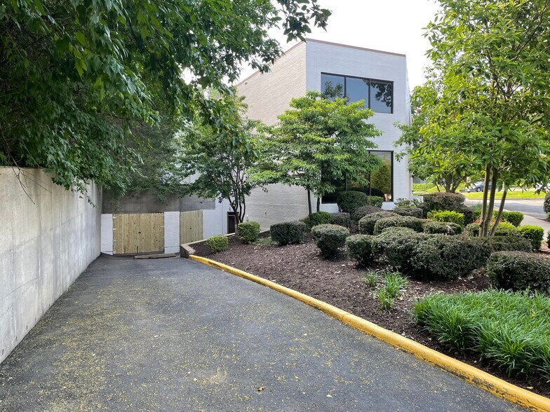 More Photos Of 1914 Association Dr, Reston Office For Lease