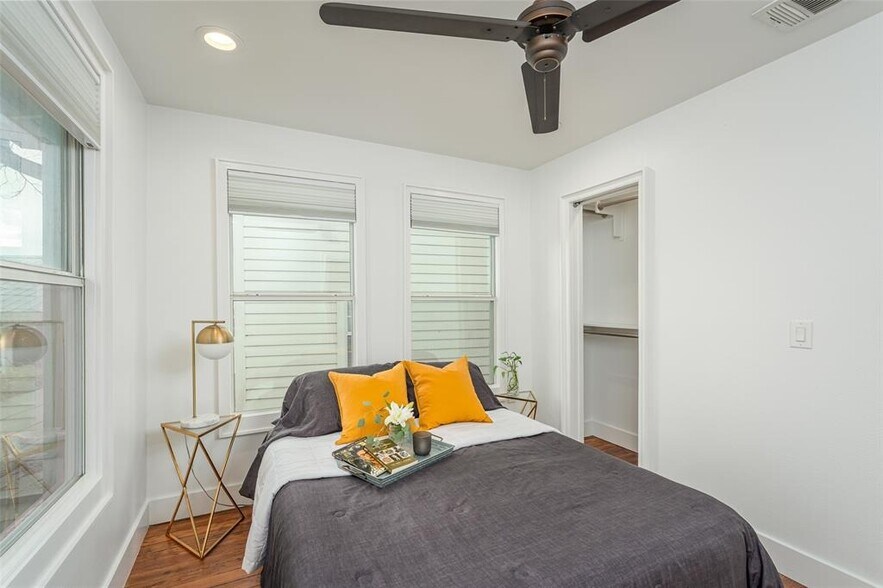 More Photos Of 1148 Northwestern Ave, Austin Specialty For Sale
