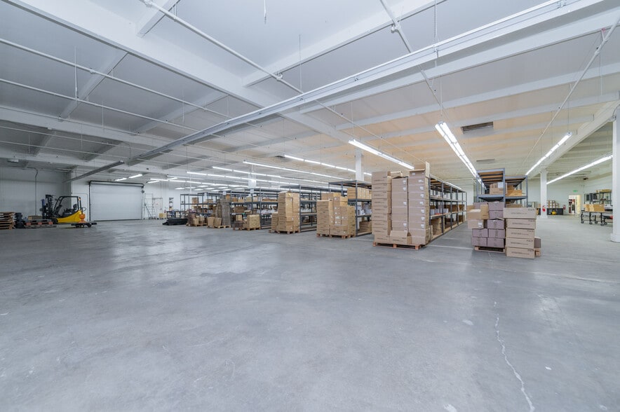 More Photos Of 380-384 Clinton St, Costa Mesa Manufacturing For Lease