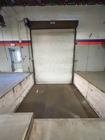 More Photos Of 840 Lakeside Dr, Mobile Warehouse For Lease