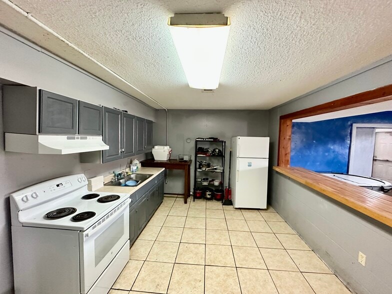 More Photos Of 1001 S Davis St, Kirksville Sorority Fraternity House For Sale