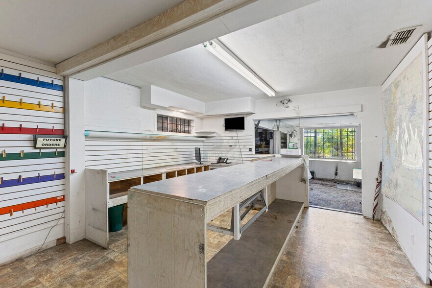 More Photos Of 5034 N Nebraska Ave, Tampa Freestanding For Sale