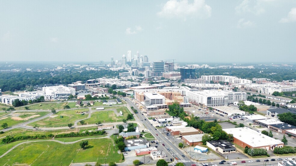 More Photos Of 2524-2526 S Tryon St, Charlotte Warehouse For Lease