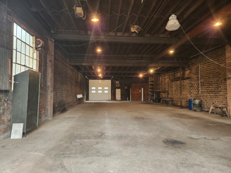 More Photos Of 708-712 S Jefferson Ave, Mason City Warehouse For Sale