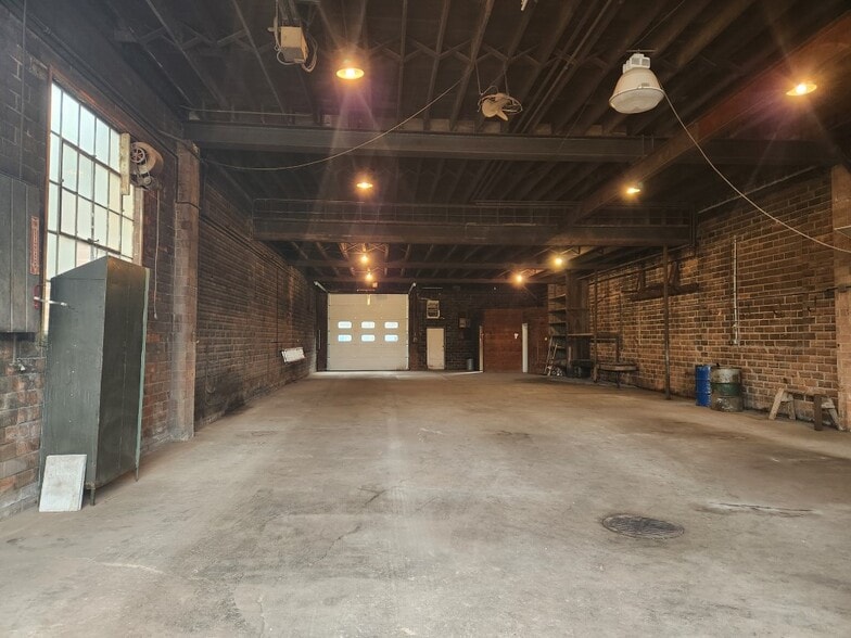 More Photos Of 708-712 S Jefferson Ave, Mason City Flex For Sale