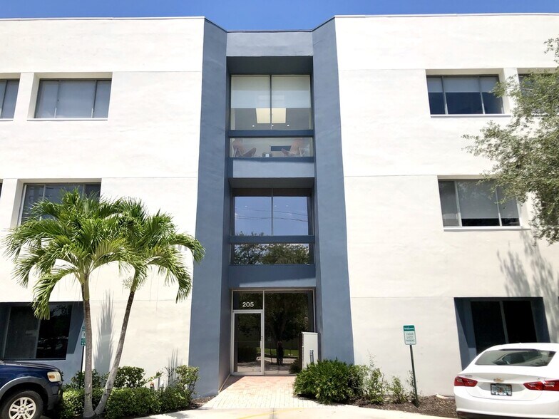 More Photos Of 205 N Orange Ave, Sarasota Office For Sale