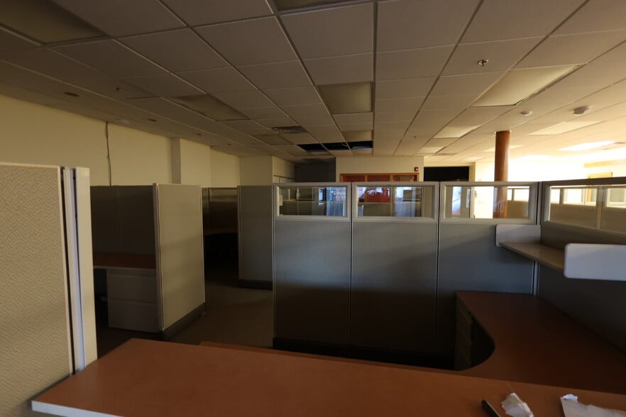 More Photos Of 913-915 Western Ave, Pittsburgh Storefront Retail Office For Lease