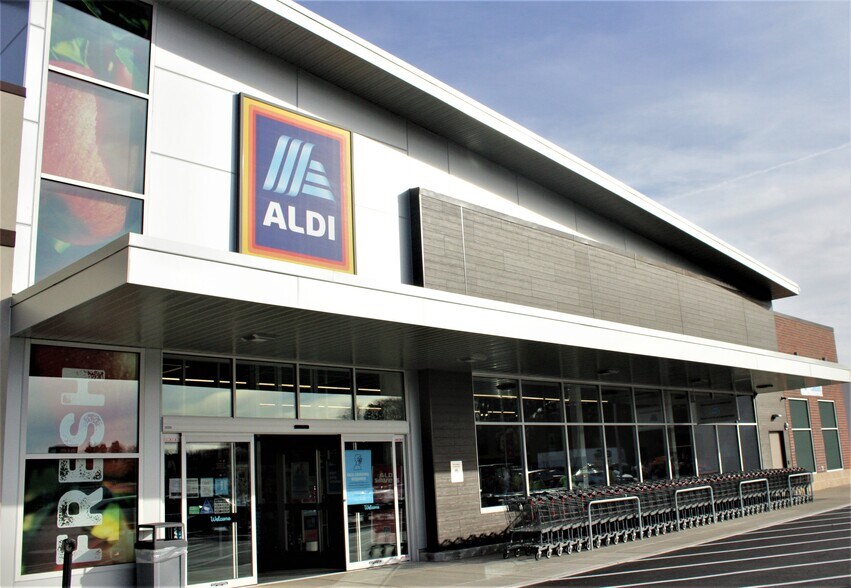 More Photos Of 2830-2832 Gracy Center Way, Coraopolis Unknown For Lease