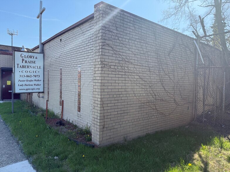 More Photos Of 16573 Meyers Rd, Detroit Religious Facility For Sale