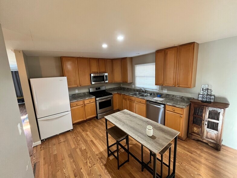 More Photos Of 260 Calumet St, Oswego Office For Sale