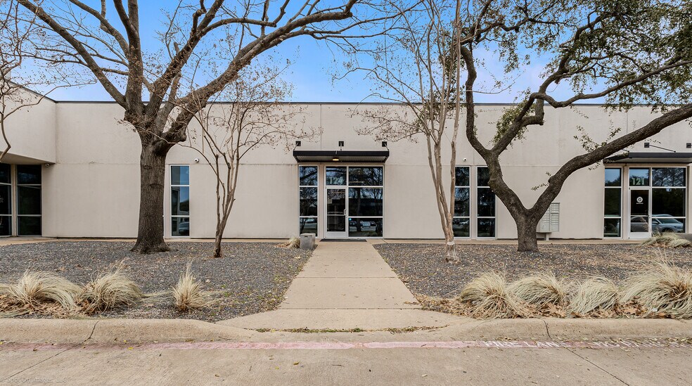 More Photos Of 1380 River Bend Dr, Dallas Office For Sale