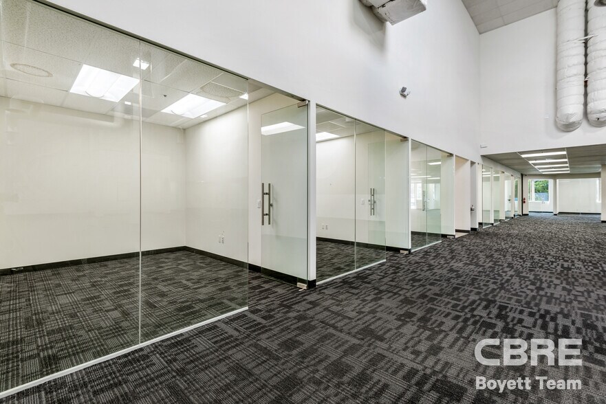 More Photos Of 26025 Mureau Rd, Calabasas Office For Sale