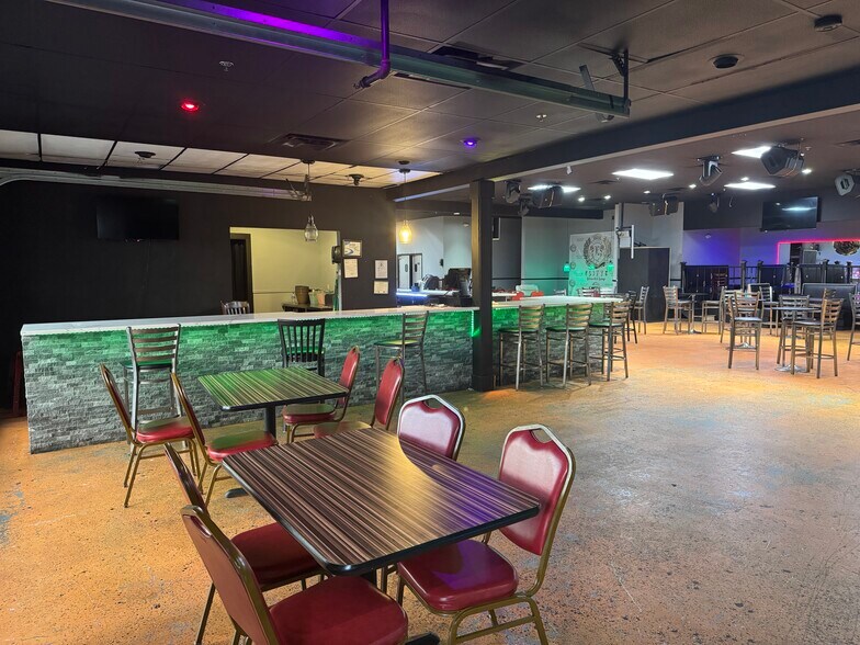 More Photos Of 715 Industrial Blvd, McDonough Bar For Lease