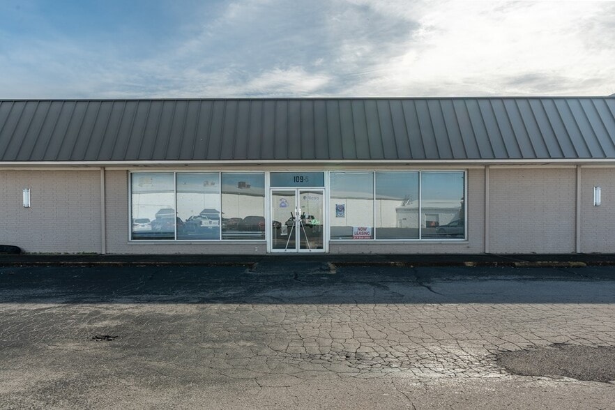 More Photos Of 4011 Fort Campbell Blvd, Hopkinsville Storefront Retail Office For Sale