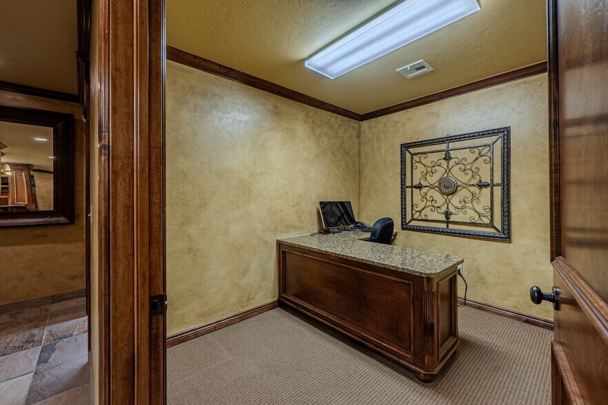 More Photos Of 1530 SW 89th St, Oklahoma City Office For Sale