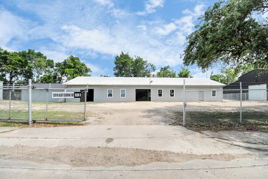Primary Photo Of 12024 Alief Clodine Rd, Houston Light Distribution For Sale