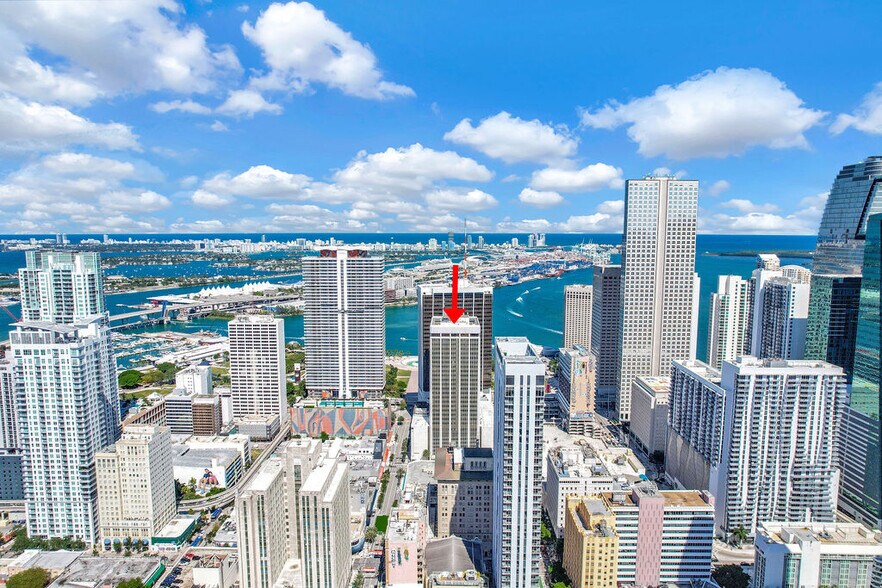 More Photos Of 1 SE 3rd Ave, Miami Office For Lease