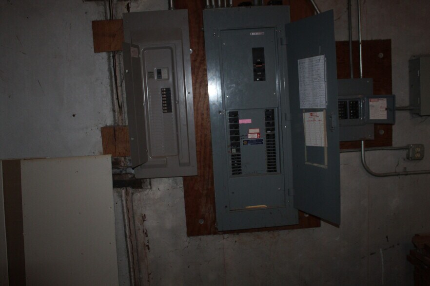 More Photos Of 1421 34th St, Woodward Service For Sale