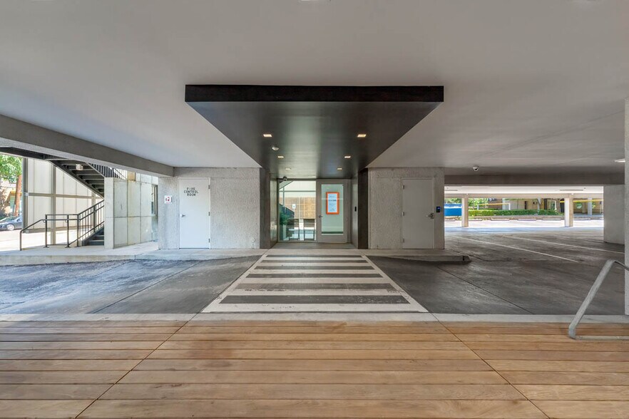 More Photos Of 3400 Oak Grove Ave, Dallas Office For Lease