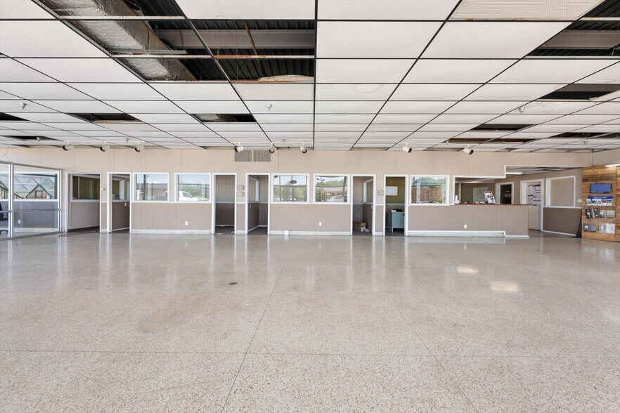 More Photos Of 1515 E Main St, Yukon Industrial For Sale