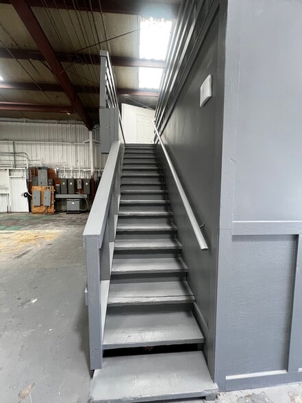 More Photos Of 6827 La Paseo St, Houston Warehouse For Lease