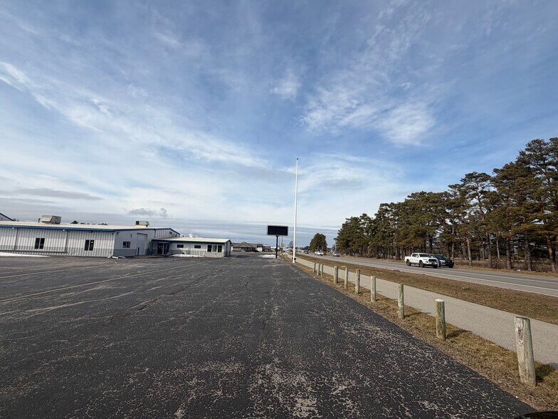 More Photos Of 2905 N Lincoln Rd, Escanaba General Retail For Sale