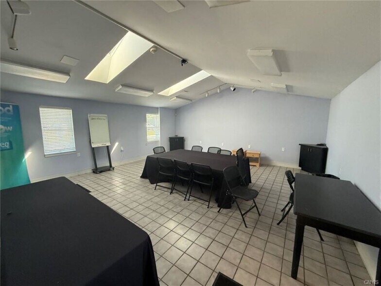 More Photos Of 5998 State Route 31, Cicero Freestanding For Sale