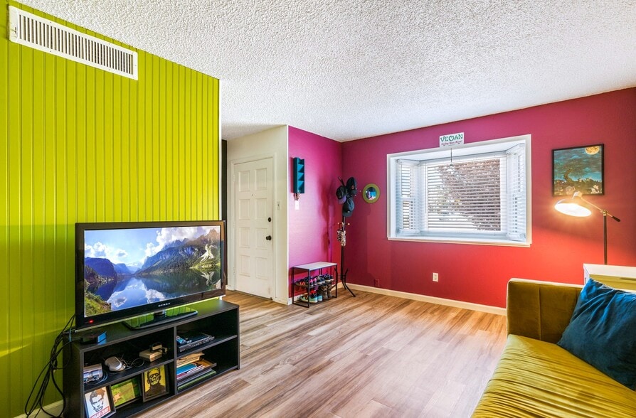 More Photos Of 613 Jane St NE, Albuquerque Flex For Sale