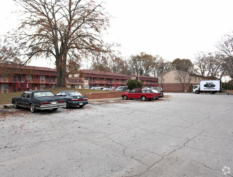 More Photos Of 210 Matthews Ave, Carrollton Apartments For Sale