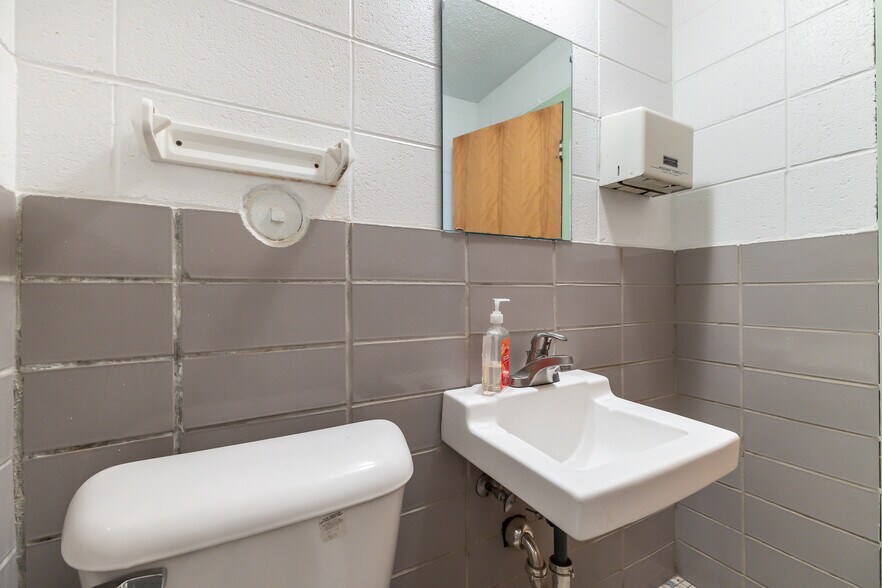 More Photos Of 410 N Union St, Dodgeville Office For Sale