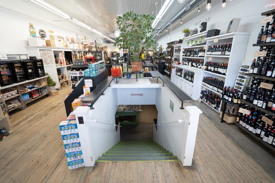 More Photos Of 433 Main St, Frankfort General Retail For Sale