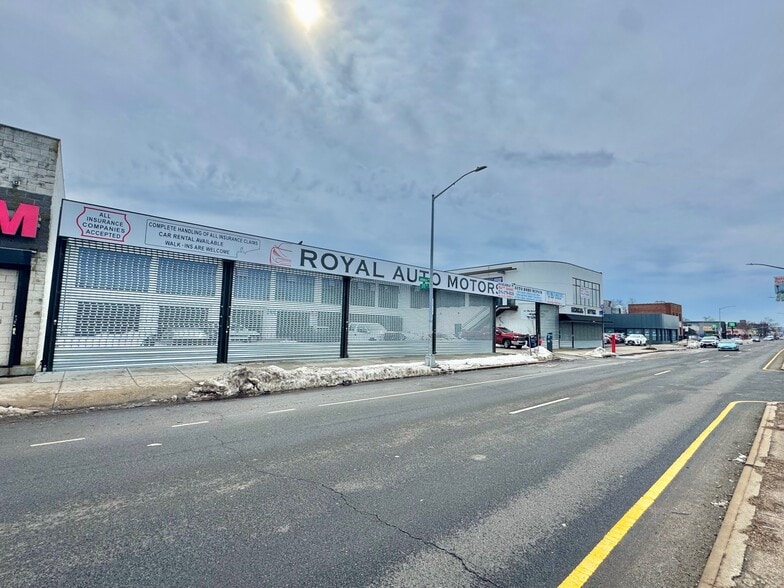Primary Photo Of 21480 Jamaica Ave, Jamaica Auto Repair For Sale
