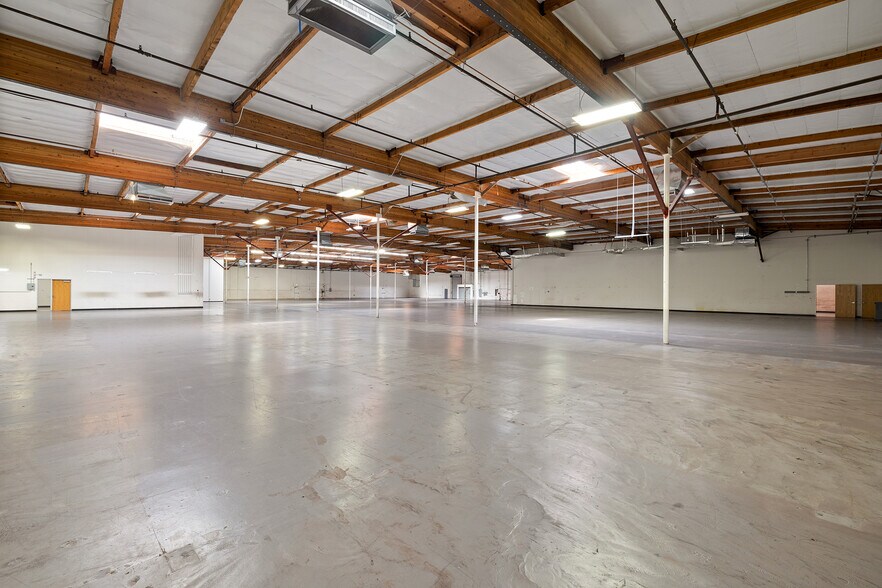 More Photos Of 21329 Nordhoff St, Chatsworth Distribution For Lease