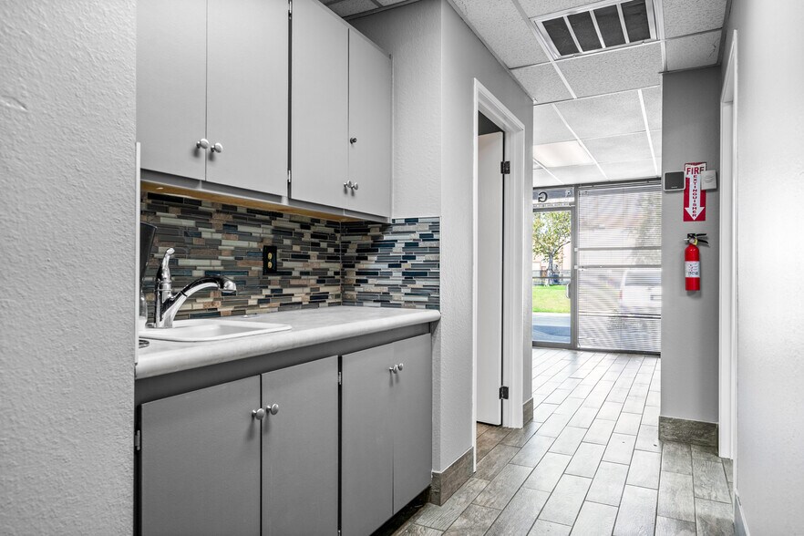 More Photos Of 1200 N Jefferson St, Anaheim Showroom For Sale