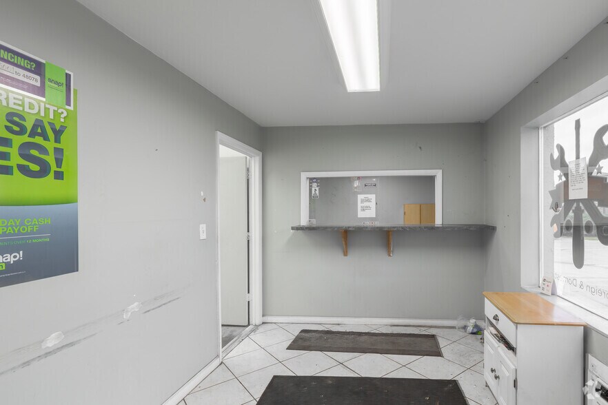 More Photos Of 1620-1646 SE Village Green Dr, Port, Port Saint Lucie Service For Lease