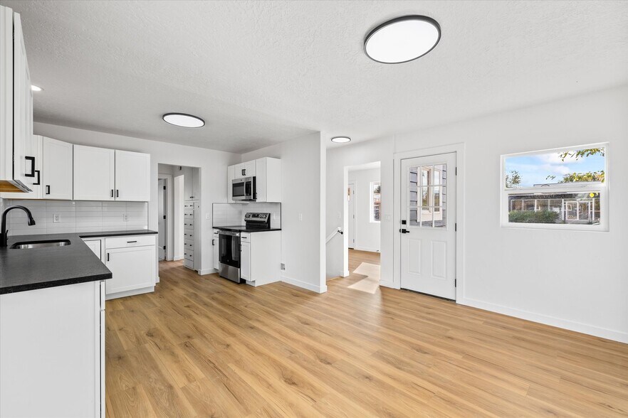 More Photos Of 4518 W Emerald St, Boise Specialty For Sale