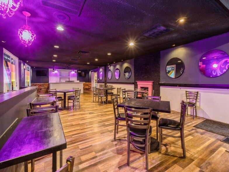 More Photos Of 6008 W Lincoln Way, Ames Restaurant For Sale