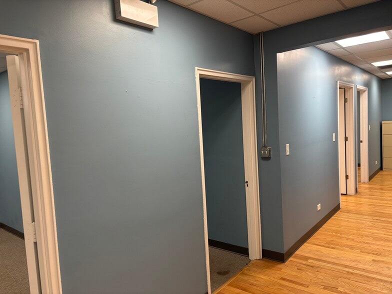 More Photos Of 4210 W Irving Park Rd, Chicago General Retail For Lease