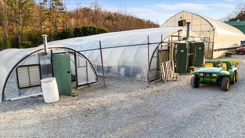 More Photos Of 1356 Coopers Cove Rd, Hardy Specialty For Sale