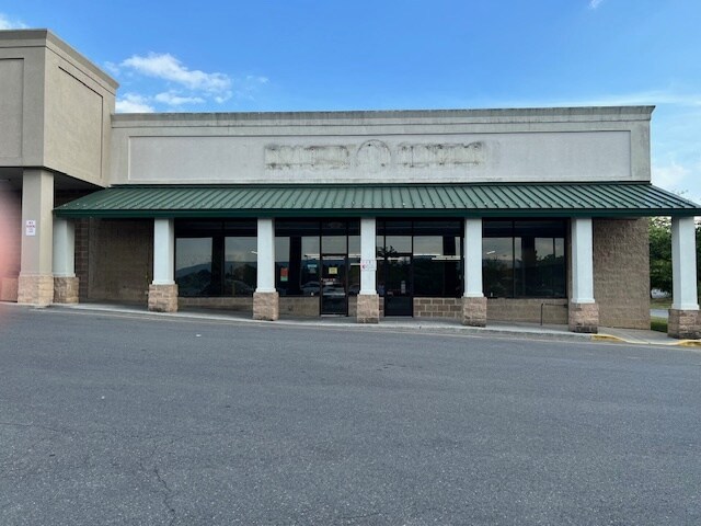 More Photos Of 1029 S Main St, Woodstock Unknown For Lease